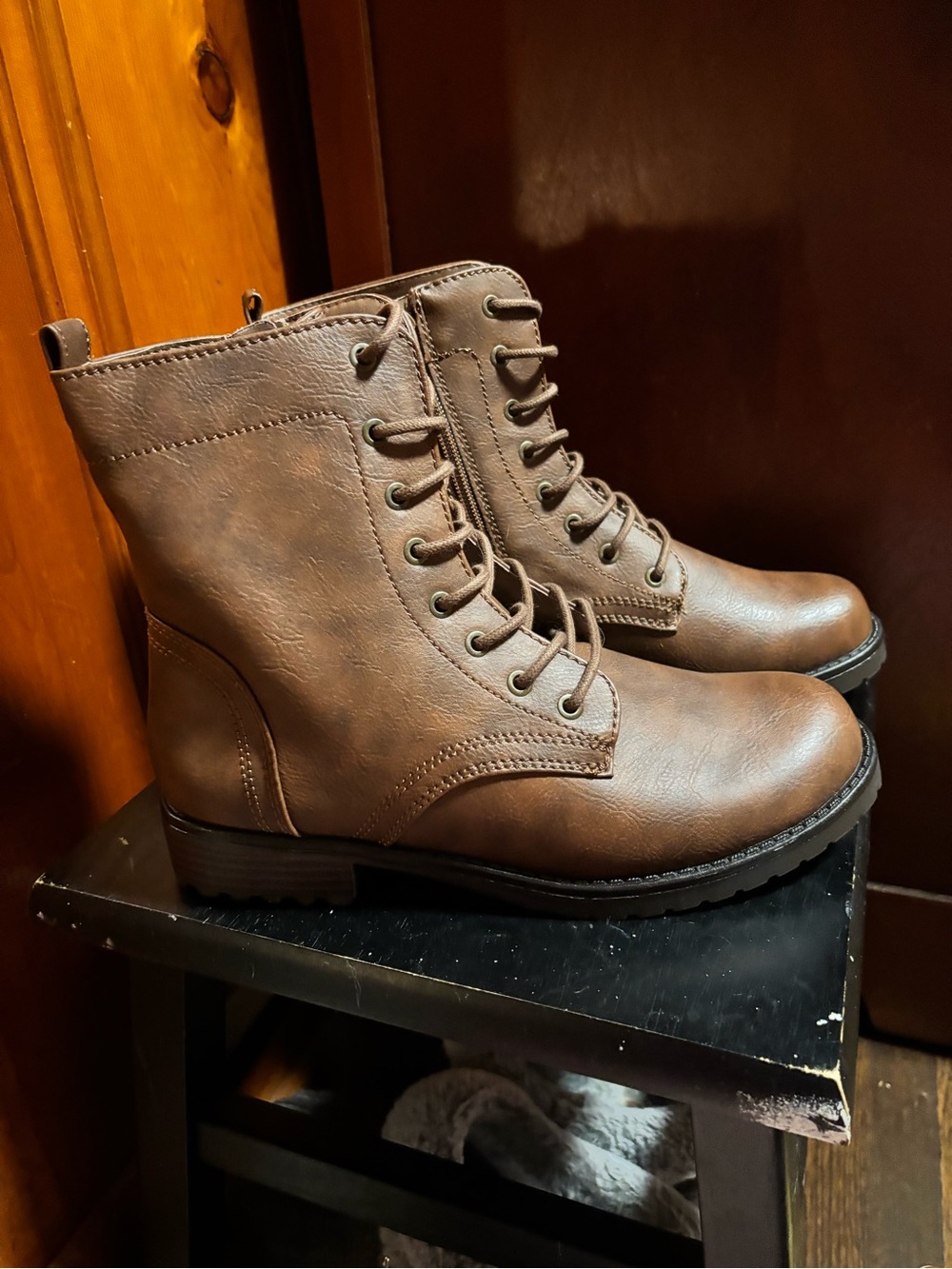 NEVER WORN!! Amazon Essentials Women's Lace-Up Combat Boots - Picture 3 of 5
